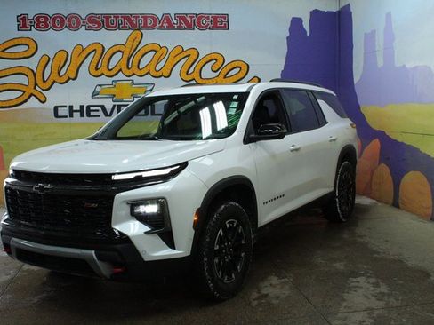 Used 2024 Chevrolet Traverse Z71 w/ Enhanced Driving Package image 2