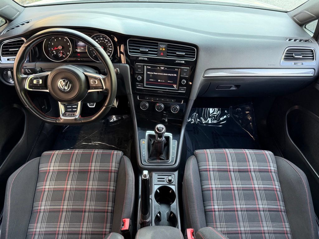 Used 2020 Volkswagen Golf 4-Door FWD image 17