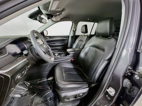 Used 2023 Jeep Grand Cherokee Limited AWD/4WD image 21