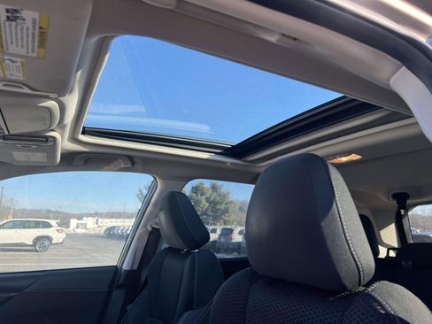 Used 2019 Subaru Forester Premium w/ All-Weather Package image 25