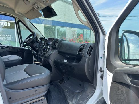 Used 2025 RAM ProMaster 2500 w/ Convenience Group FWD image 10