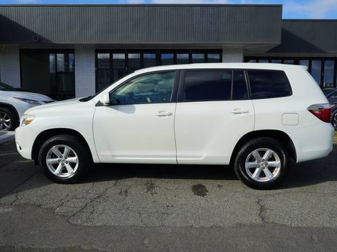 Used 2009 Toyota Highlander 2WD image 2
