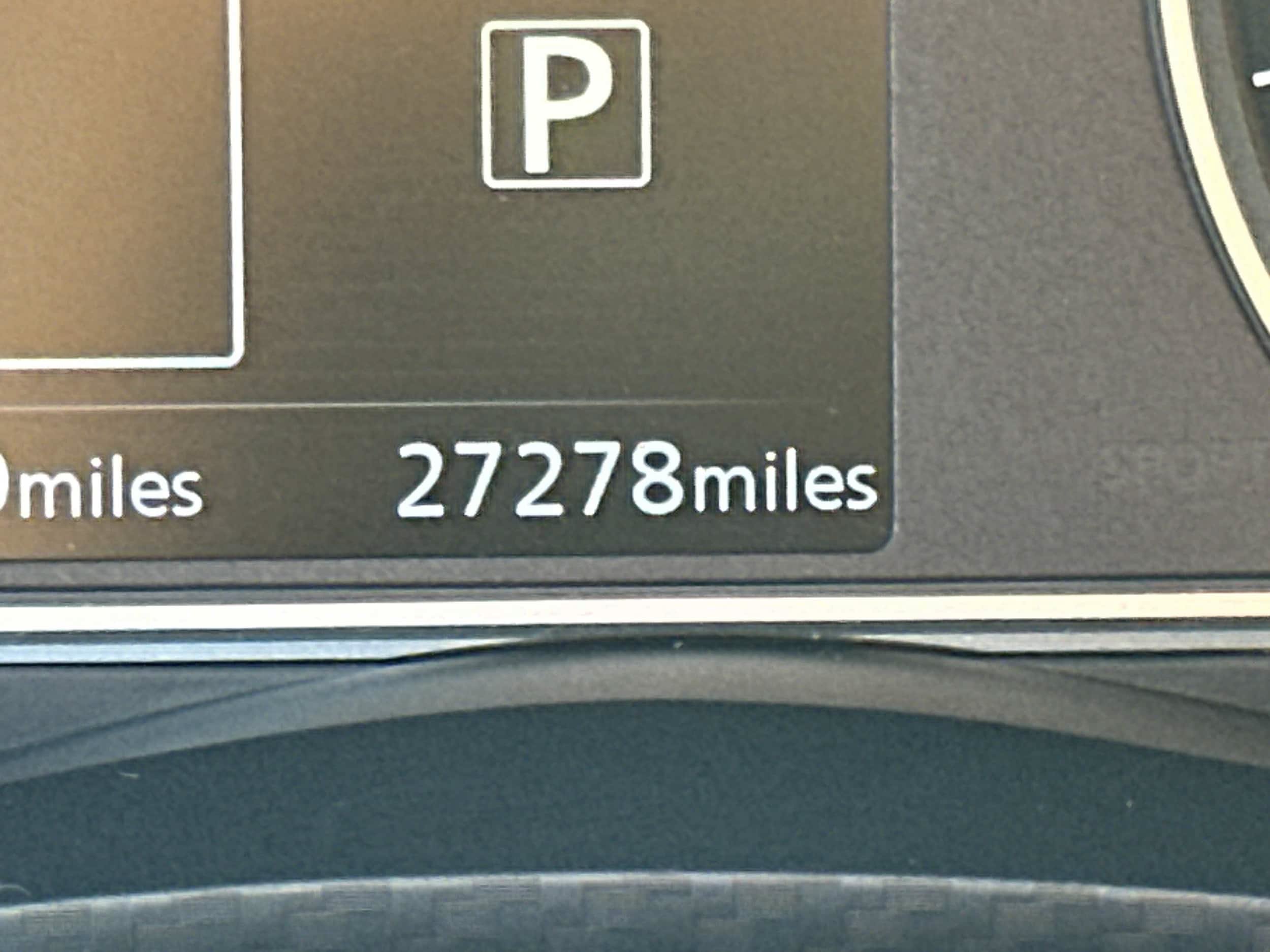 Used 2025 Nissan Versa SV FWD image 27