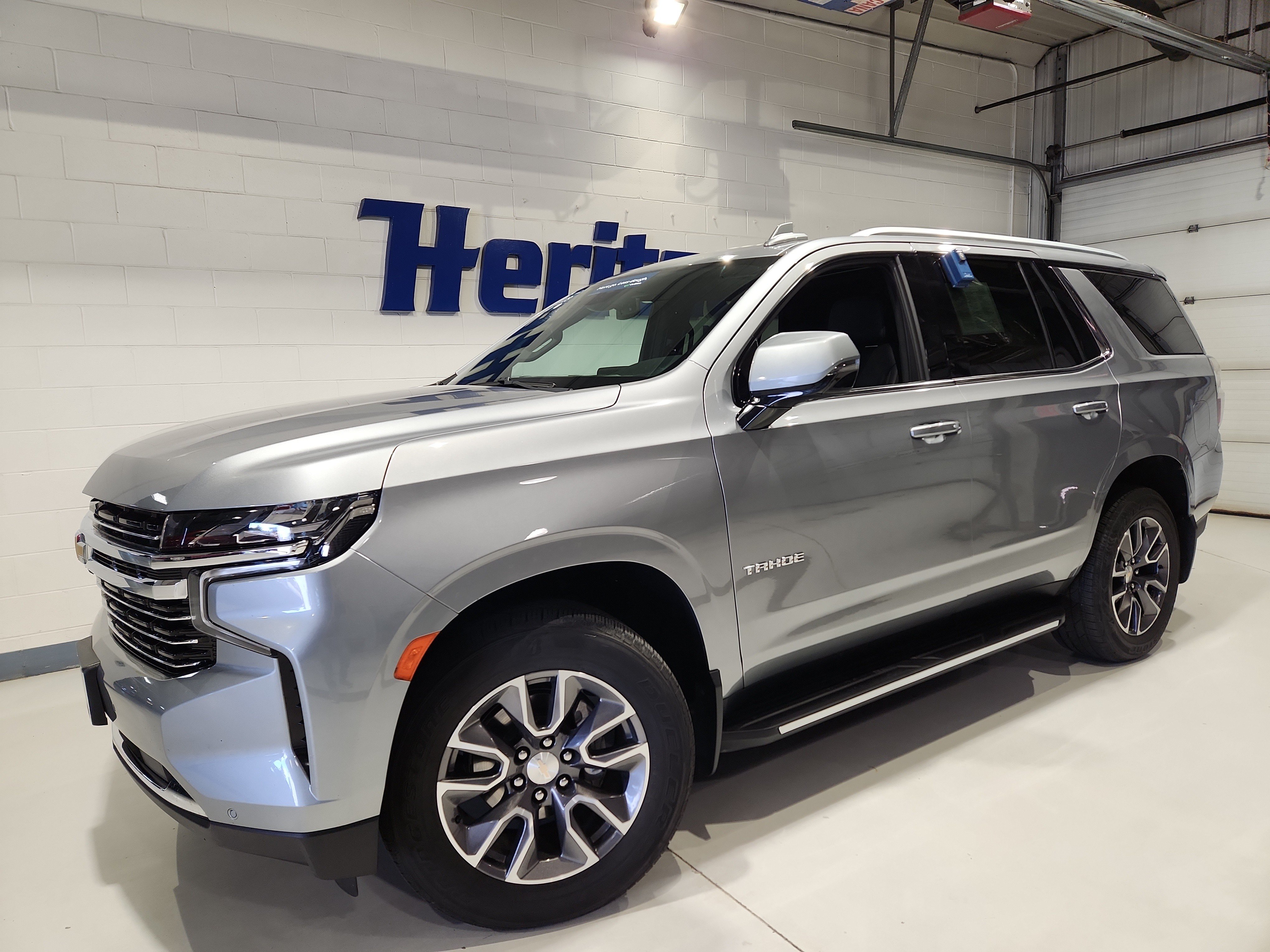 Used 2023 Chevrolet Tahoe LT w/ Luxury Package AWD/4WD image 2