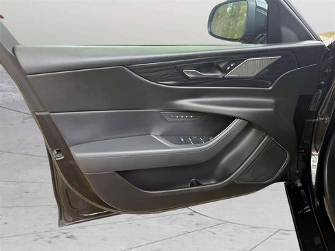 Used 2020 Jaguar XE S RWD image 11