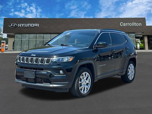 Used 2023 Jeep Compass Latitude AWD/4WD image 1