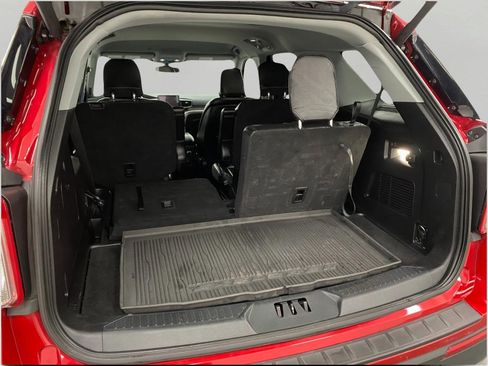 Used 2020 Ford Explorer XLT w/ Equipment Group 202A image 7