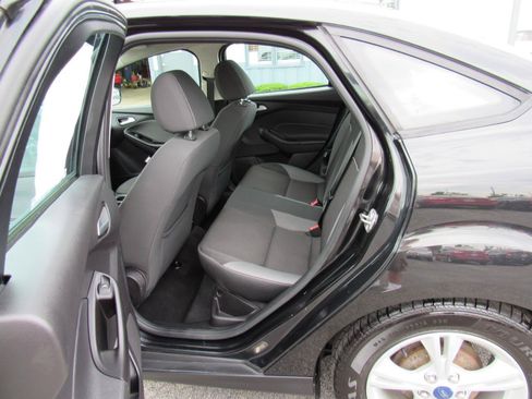 Used 2014 Ford Focus SE FWD image 37
