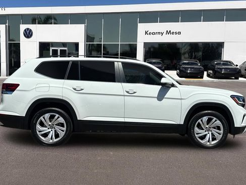 Used 2023 Volkswagen Atlas SE w/ Panoramic Sunroof Package FWD image 3