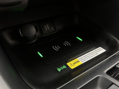 Used 2025 Toyota RAV4 XLE image 17