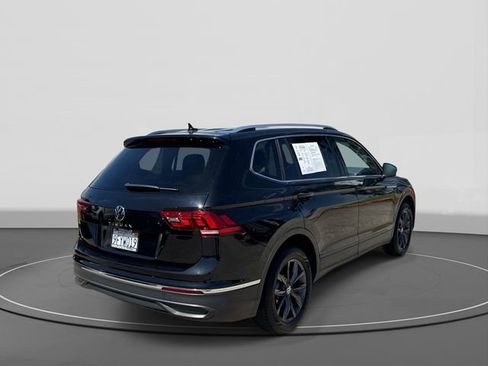 Used 2023 Volkswagen Tiguan SE w/ Panoramic Sunroof Package FWD image 4