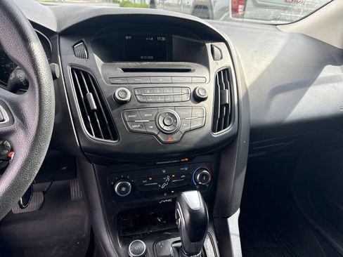 Used 2015 Ford Focus SE FWD image 7