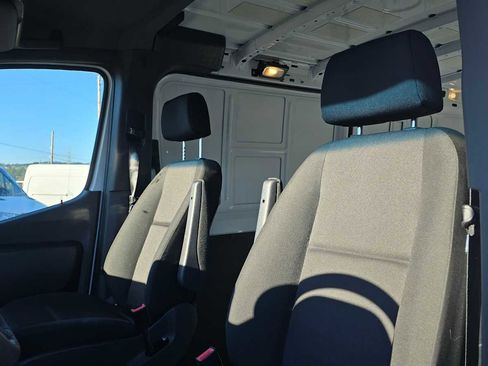 Used 2025 Mercedes-Benz Sprinter 2500 image 23
