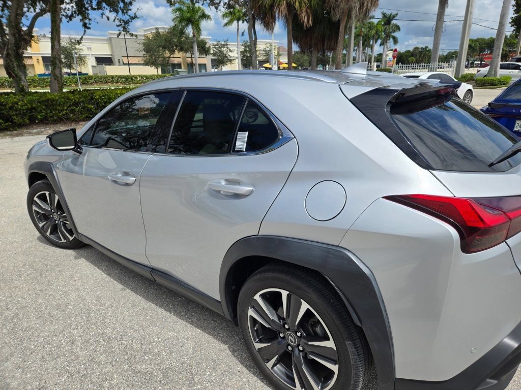 Used 2019 Lexus UX 200 w/ Accessory Package 2 FWD image 4