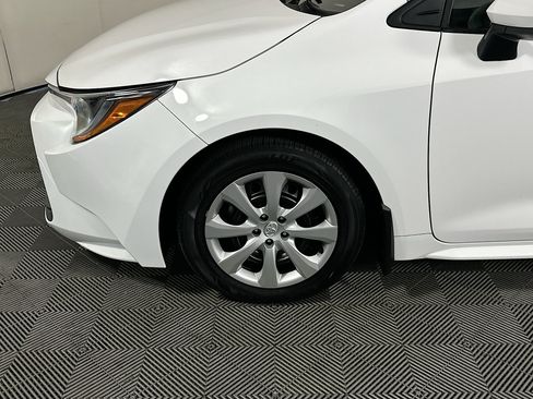 Used 2025 Toyota Corolla LE FWD image 11