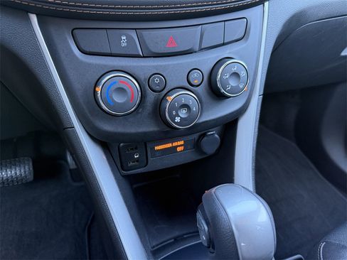 Used 2022 Chevrolet Trax LT w/ LT Convenience Package image 20