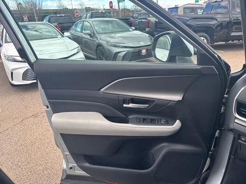 Used 2026 Toyota Grand Highlander XLE image 36