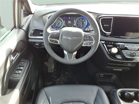 New 2026 Chrysler Voyager LX image 11