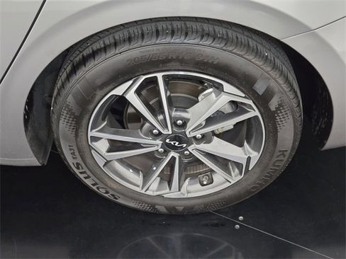 Used 2023 Kia Forte LXS w/ LXS Technology Package image 11