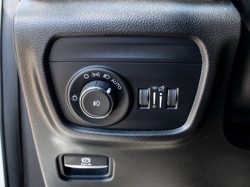 Used 2023 Jeep Grand Cherokee Overland w/ Luxury Tech Group IV image 9