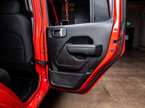 Used 2025 Jeep Wrangler Sport S image 39