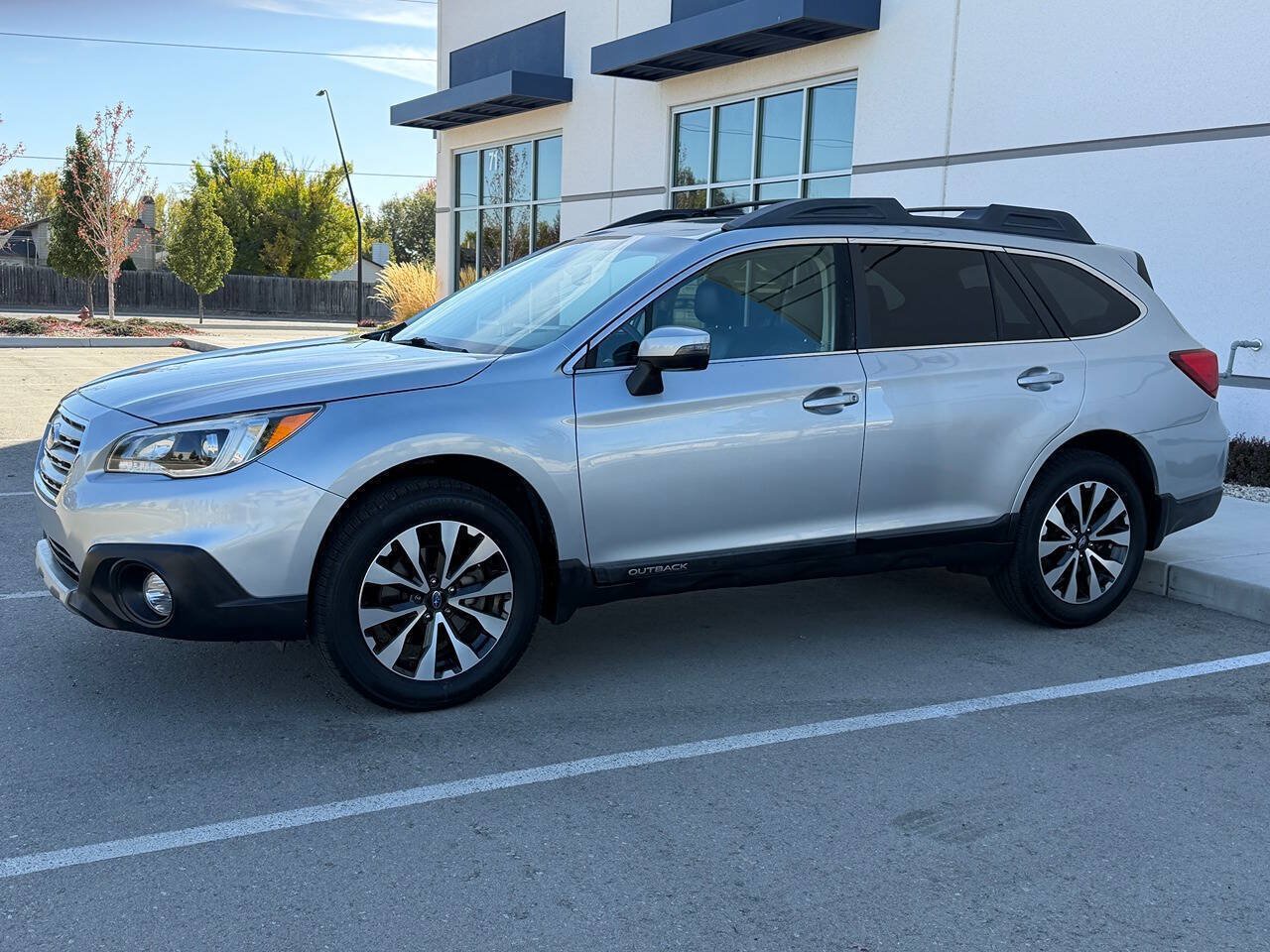 Used 2017 Subaru Outback 2.5i Limited AWD/4WD image 7