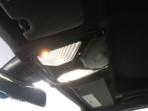 Used 2025 BMW 330i Sedan w/ Convenience Package image 22