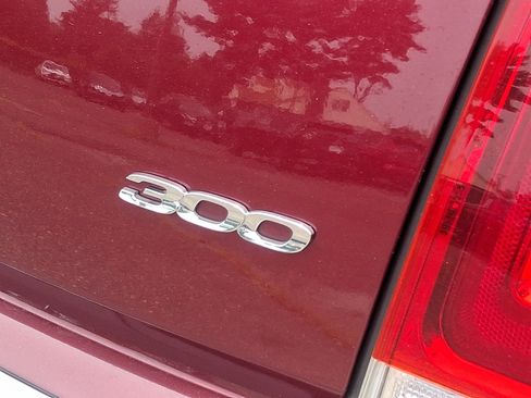 Used 2020 Chrysler 300 Limited AWD/4WD image 16