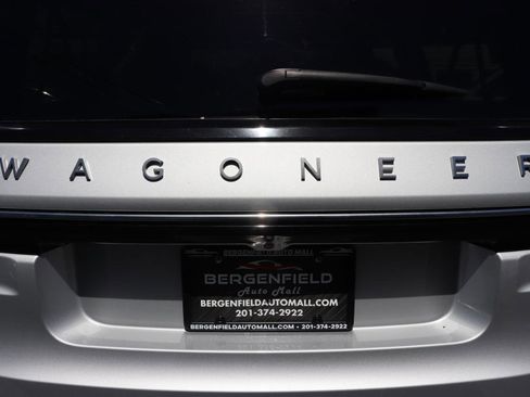 Used 2024 Jeep Wagoneer L Series II w/ Flexible Seating Group AWD/4WD image 71