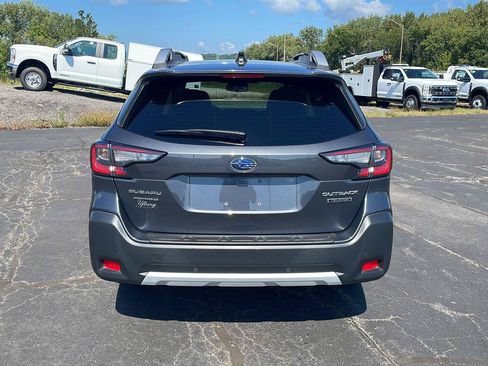 Used 2023 Subaru Outback Touring AWD/4WD image 4