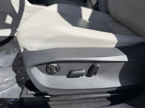 Used 2022 Volkswagen Tiguan SE FWD image 31