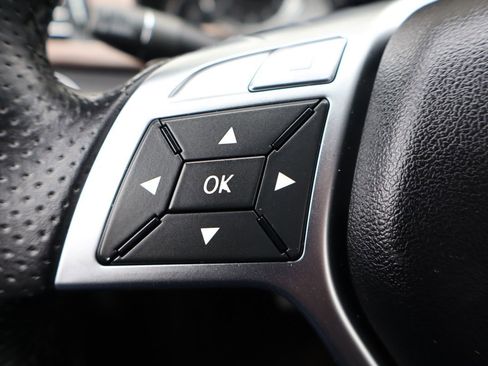 Used 2013 Mercedes-Benz E 350 4MATIC image 30