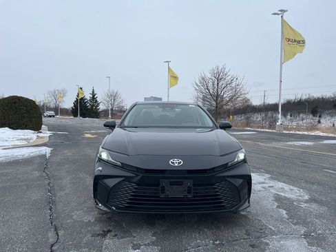 Used 2025 Toyota Camry LE image 2