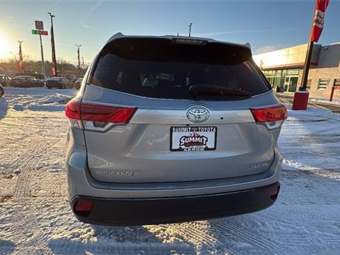 Used 2017 Toyota Highlander XLE image 4