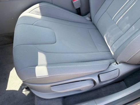 Used 2025 Hyundai Elantra Hybrid FWD image 10