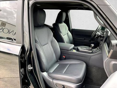 Used 2025 Lexus GX 550 image 9