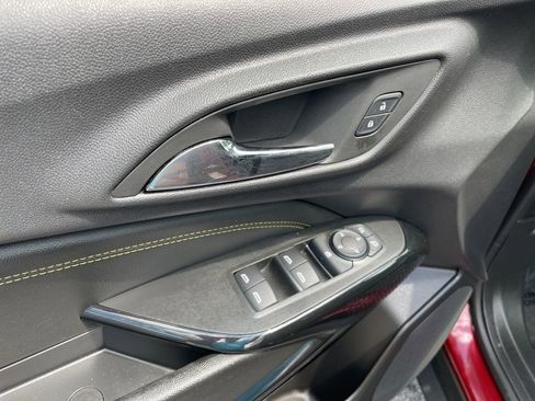 Used 2025 Chevrolet Trax LT w/ LT Convenience Package FWD image 6
