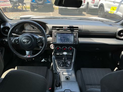 Used 2022 Toyota GR86 w/ ALL Weather Mat Package (TMS) RWD image 17