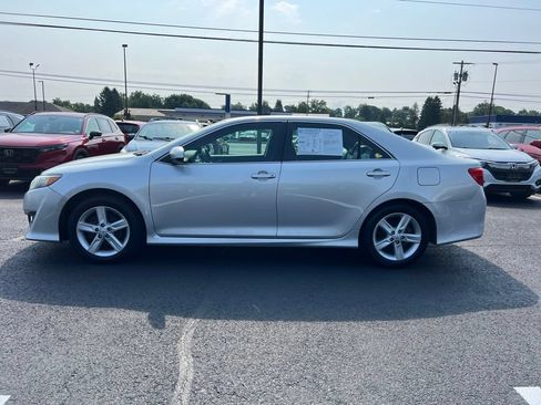 Used 2014 Toyota Camry SE FWD image 2