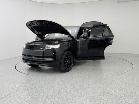 Certified 2025 Land Rover Range Rover SE image 9