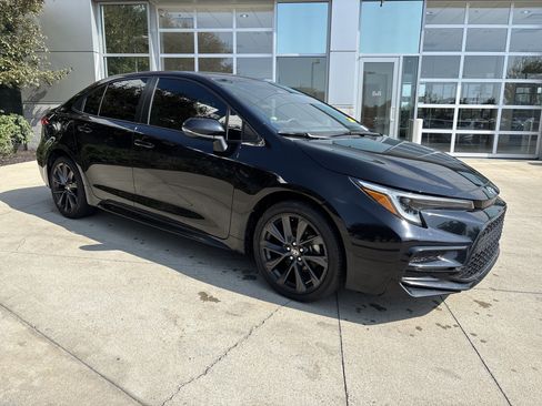 Used 2024 Toyota Corolla SE FWD image 2
