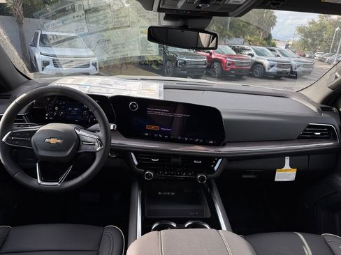 New 2025 Chevrolet Suburban Premier RWD image 25