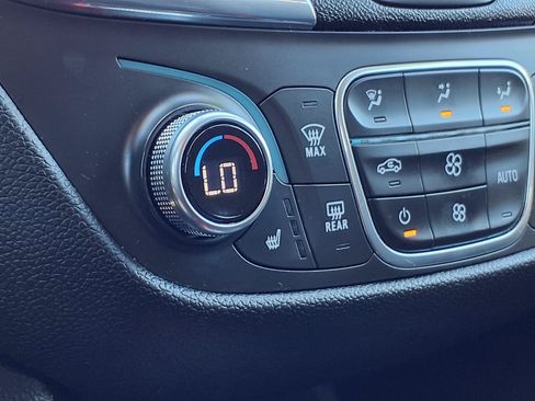 Used 2019 Chevrolet Equinox LT AWD/4WD image 4