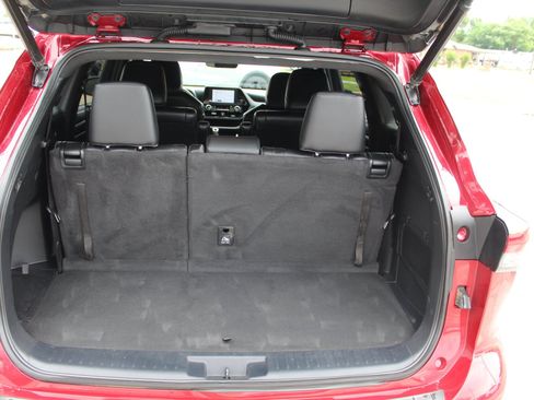 Used 2023 Toyota Highlander XSE FWD image 21