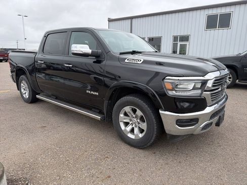 Used 2019 RAM 1500 Laramie AWD/4WD image 3