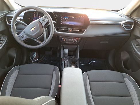 Used 2025 Chevrolet TrailBlazer LT AWD/4WD image 9