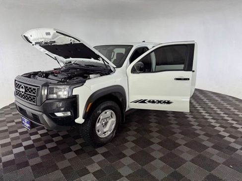 Used 2024 Nissan Frontier SV w/ Hardbody Edition AWD/4WD image 15