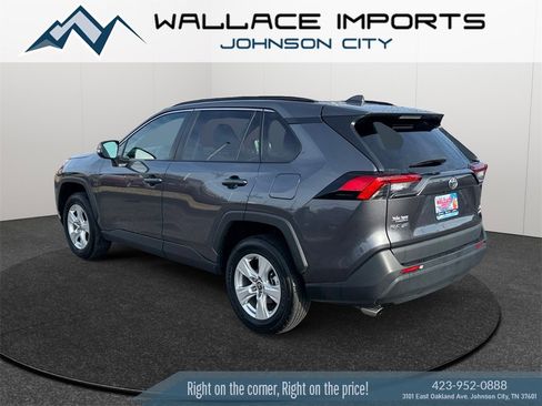 Used 2021 Toyota RAV4 XLE w/ Convenience Package image 3