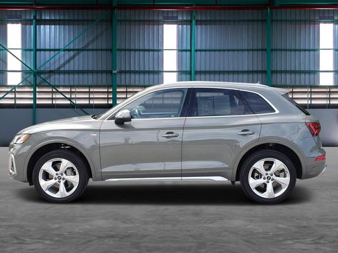 Used 2023 Audi Q5 2.0T Premium Plus w/ Premium Plus Package AWD/4WD image 2