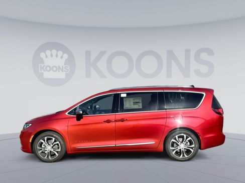 New 2026 Chrysler Pacifica Pinnacle FWD image 2